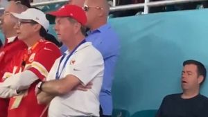 A dat o avere pe un bilet la Super Bowl și a adormit în tribune | VIDEO