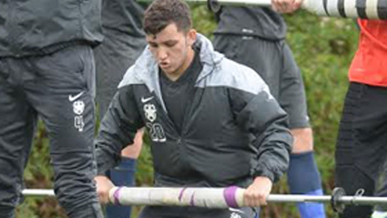 Un stelist a oferit imaginea zilei în Spania. FOTO - "Pariul" lui Reghe se uită cu telescopul la colegii lui :)