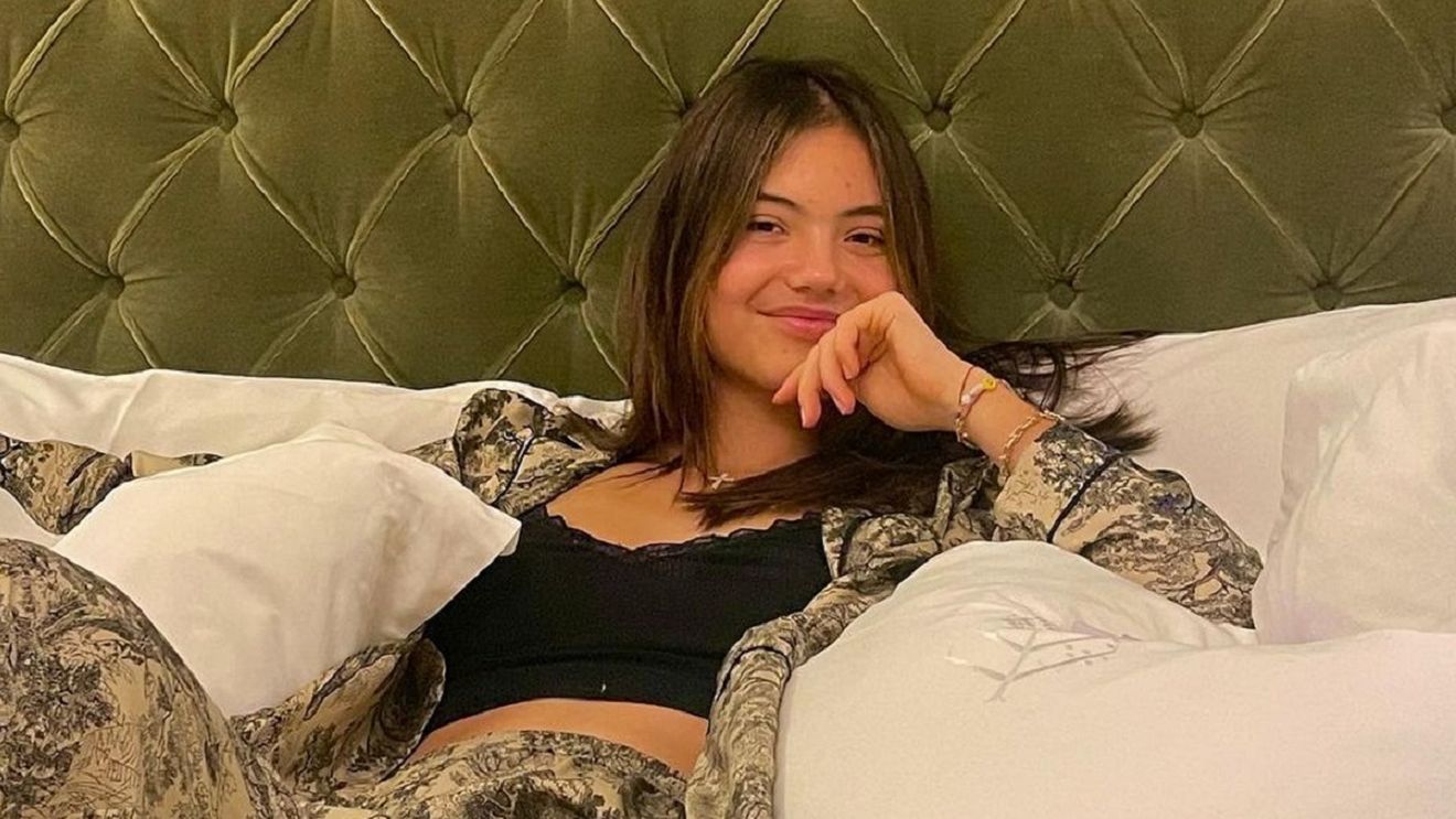 Emma Răducanu a schimbat prefixul și a fost sărbătorită cum se cuvine de sponsori! Unde își petrece sportiva de origine română ziua de naștere | FOTO