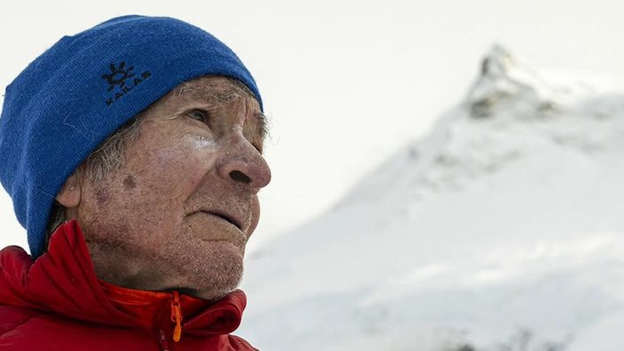 A doborât recordul mondial la 86 de ani! El e cel mai în vârstă om care a cucerit un vârf de peste 8.000 de metri