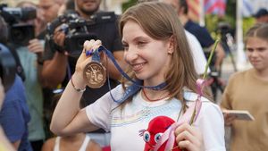 Pericol la evenimentul de premiere al Anei Bărbosu: un bărbat deghizat în jandarm și cu un pistol asupra sa a fost prins de polițiști!