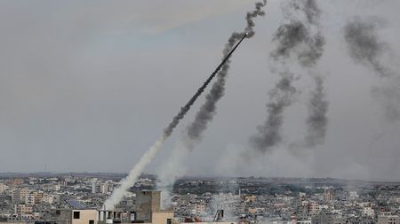 Clipe de groază pentru cei doi fotbaliști români care joacă în Israel! Au văzut Iadul: „Frate, plâng!”