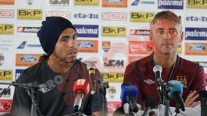 FOTO** De asta au cerut atâta gheață? Tevez și-a pus căciulă la peste 30 de grade :)