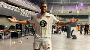 Benny Adegbuyi, dezvăluiri emoționante despre cum trăiește familia meciurile sale: „Au stat după colţ şi nu s-au uitat!”