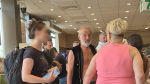 Imaginile verii cu Gigi Becali la bustul gol, pe Autostrada Soarelui. Miliardarul, cu șlapi în picioare, i-a plimbat pe călugări cu Rolls-Royce-ul