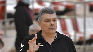 Legendele handbalului românesc se îndreaptă împotriva lui Xavi Pascual după umilința istorică din Insulele Feroe! Cornel Oțelea: „Ce-l mai recomandă?” | EXCLUSIV