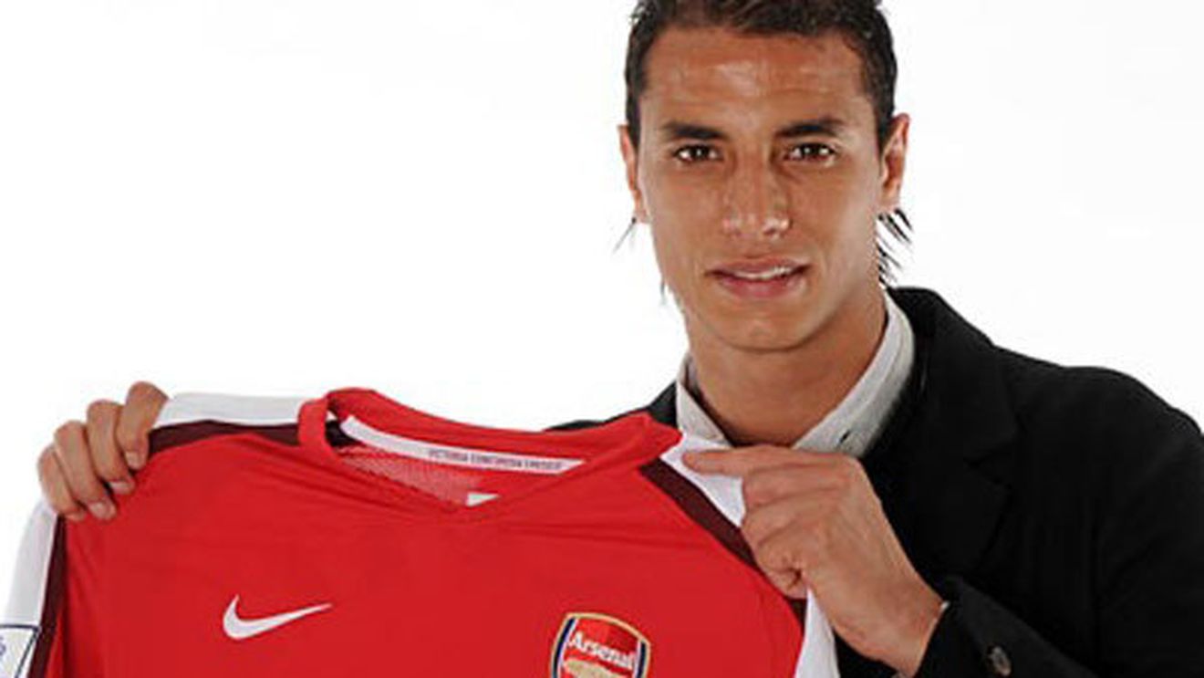 OFICIAL: Chamakh, noul vârf al lui Arsenal