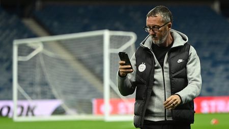 De ce nu le răspunde Mihai Stoica impresarilor care-i propun fotbalişti: „Le dau cu seen, dar nu se face albastru. Eu am şmecherie”