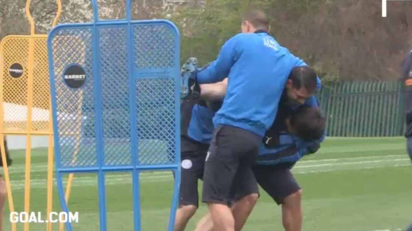 Jucătorii lui Leicester s-au luat la bătaie la antrenament :). VIDEO |  Vardy și compania se pricep la fotbal, dar pot intra și în ringul de wrestling