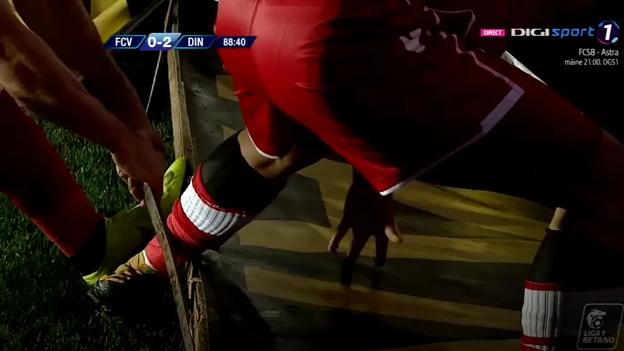 Montini, aproape de o accidentare groaznică! FOTO | Italianul și-a prins piciorul într-un panou publicitar după golul de 2-0
