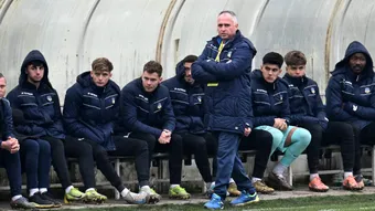 CS Afumați învinge CSC Șelimbăr, dar Kehinde Fatai ratează o lovitură de la 11 metri. Vasile Neagu explică de ce meciul a fost mutat pe alt stadion