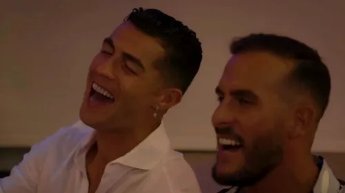 Cristiano Ronaldo, așa cum nu a mai fost văzut niciodată! S-a dat în spectacol la karaoke, i-a dedicat o serenadă Georginei Rodriguez și a cerut-o de soție: „Vreau să te căsătorești cu mine” | VIDEO