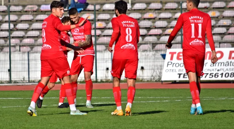 Surpriză la CS Tunari! Liderul Seriei 4 din Liga 3 nu se grăbește să numească noul antrenor, dar a renunțat la șapte jucători. Trei dintre ei, aduși de fostul ”principal” de la Rapid 2