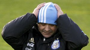 Incident stupid! **Maradona a fost operat după ce a fost mușcat de față de propriul câine