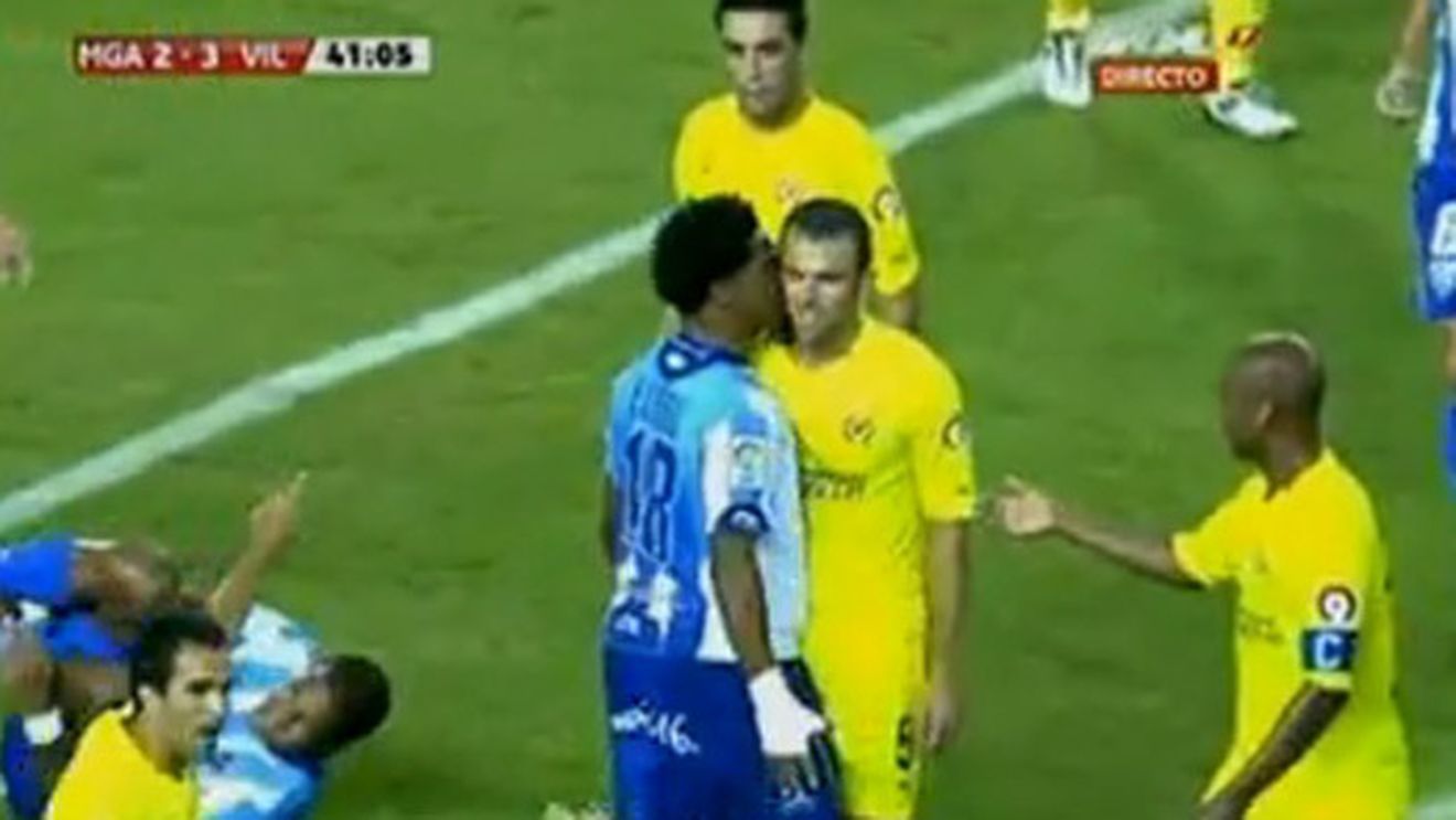 VIDEO** Și-a "pupat" adversarul în ureche și a fost eliminat :)