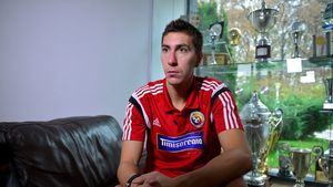 VIDEO | Destăinuirile lui Pantilimon: "Fotbalul s-a schimbat, Irlanda de Nord nu mai e echipă mică. Am învățat multe la City, dar trebuia să plec". Ce crede despre Aguero și Toure și de ce l-a impresionat Ronaldo