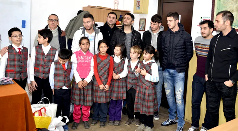 Acțiune caritabilă a fotbaliștilor de la CS Mioveni:** au oferit rechizite și dulciuri copiilor