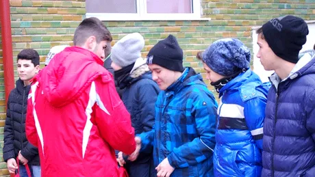 Tinerii jucători ai lui FC Olt** au dăruit cadouri juniorilor clubului slătinean