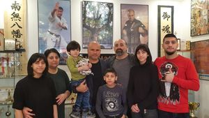 Rauf Ibrahimov, președintele Federației Azere de Kempo, și familia sa au fugit din Ucraina! Strada și blocul în care locuiau în Kiev, bombardate de armata rusă! Cine i-a ajutat în România