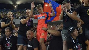 Octavian Popescu e apărat de unchiul său, fost fotbalist al Universității Craiova. „Prunea m-a dezamăgit! E păcat să-l atacăm pe Tavi. E un copil. El o să ne califice la un turneu final” | EXCLUSIV