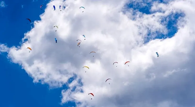 Parapantiști de top mondial vor face spectacol, pe cerul Brașovului, la PWC Skydreamers Open 2022