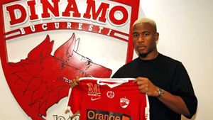 Dielna: "Nu am venit la Dinamo pentru bani!" Cum l-a convins Mutu să semneze și reacția lui Bumba la prezentarea oficială