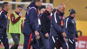 Marius Șumudică, luat la țintă de suporteri! L-au fluierat și i-au cerut demisia după eliminarea din Europa League