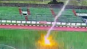 Un fotbalist a murit după ce a fost lovit de un fulger. Imaginile sunt tulburătoare. VIDEO