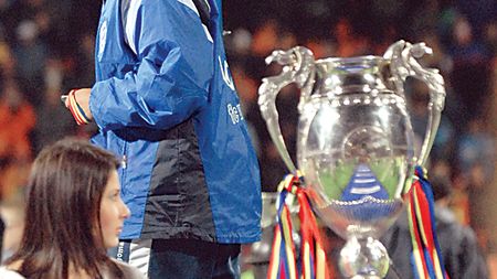 Dan Petrescu vrea „să-l pensioneze" pe Stelea