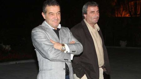 Becali îi face tactica lui Stoichiță:** "Ninu fundaș dreapta, Bănel la mijloc!"