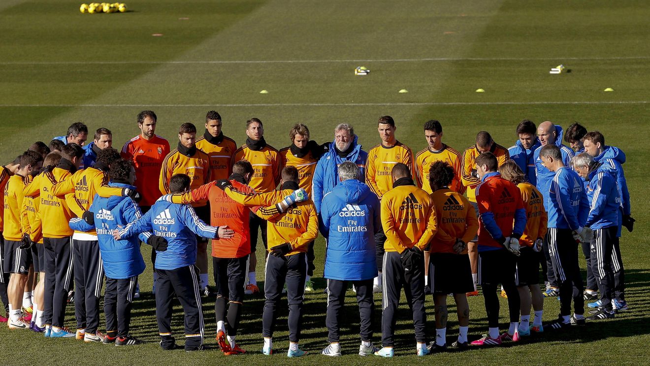 Jucătorii de la Real Madrid au ținut un minut de reculegere înainte de antrenament. "Odihnește-te în pace, Don Luis". Aragones era grav bolnav