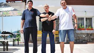 Cu ei trei, totul e OK!** Antrenorii lotului feminin de spadă, văzuți prin ochii fetelor