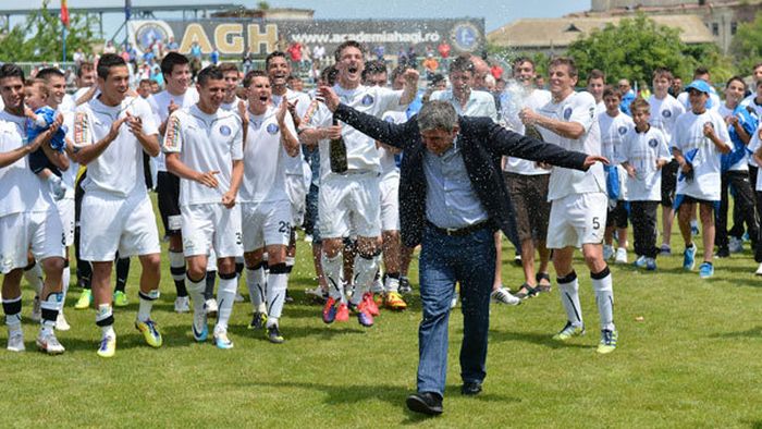 Ode pentru "Rege!" Hagi i-a dat pe spate pe francezi:** "E e din nou locomotiva fotbalului, în vreme ce Steaua și CFR dau bani mulți pe străini de mâna a treia"