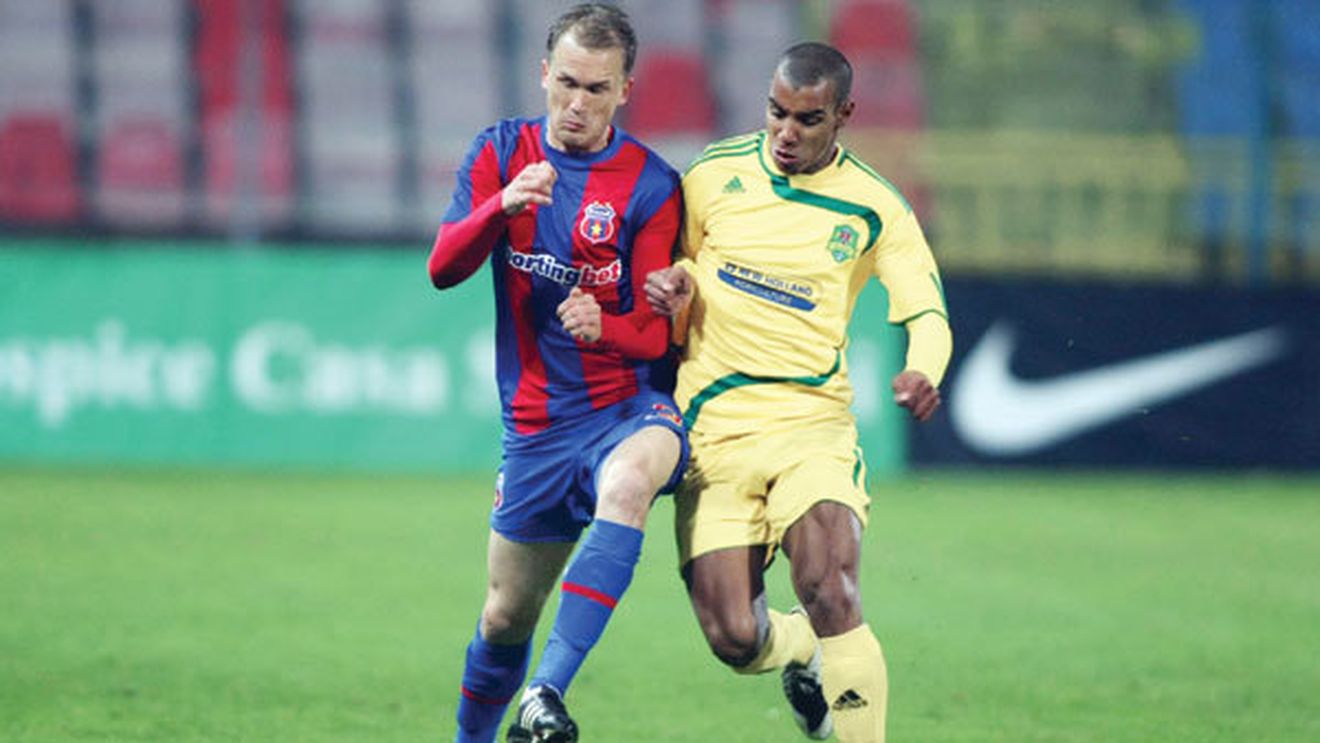 A trecut vremea prieteniei! Vaslui - Steaua 0-4: "jucătorii mei au stat pe burtă, simulacru jenant!"