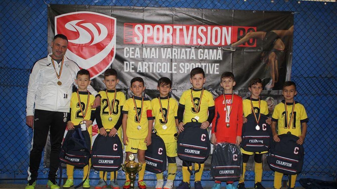 Dinamoviștii se „mănâncă” între ei! O mămică mediază scandalul iscat la un turneu de juniori: „Copilul meu a venit la mine și mi-a spus asta!” + Replica antrenorului | INTERVIU EXCLUSIV