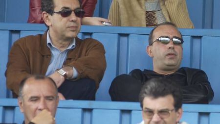 "Șeful cel mare e Badea, investitorii sunt fraierii!** Badea îi domină, e mai deștept!"