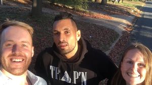 Nick Kyrgios s-a transformat pentru o zi. Cum a ajutat "bad boy-ul" din tenis o femeie în plină stradă