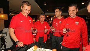 FOTO Motiv de sărbătoare pentru "câini" în Antalya! Jucătorii au ciocnit câte un pahar cu vin