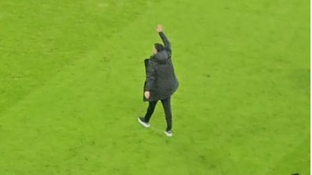 Imagini senzaționale cu Claudiu Niculescu adulat de fanii lui Dinamo! Gestul nebun al lui Florentin Petre când fostul său coleg a fost chemat să o înjure pe Steaua!