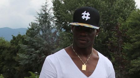 Mario Balotelli vrea să reia relația cu fosta iubită din Anglia