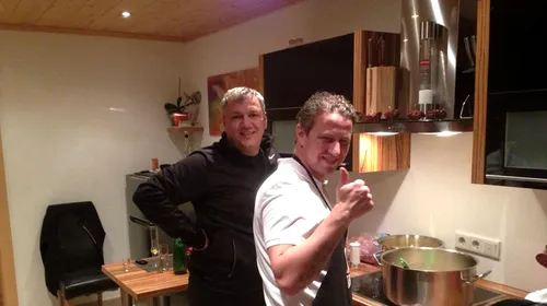 FOTO: Reghe a trecut la cratiță! Surpriză, gătește pentru dușmanul lui Gigi Becali!