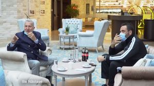 Ilie Năstase și Ion Ion Țiriac, colindați de Alina Eremia, Selly și Codin Maticiuc: „Pe ea o primim, pe voi mă mai gândesc!" Câți bani au strâns | VIDEO