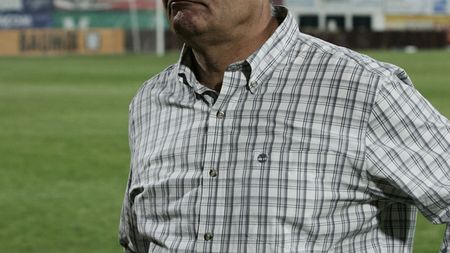 "Nea Mircea e fanatic!** Se gândește la fotbal 25 de ore din 24!"