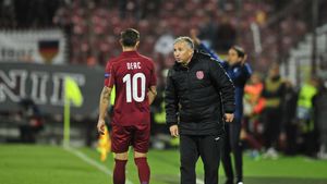 A greșit CFR Cluj strategia pentru meciul cu Lazio? Cum s-au trezit ardelenii cu un stadion pe jumătate gol la debutul în Europa League: "Aici trebuie să mai lucreze"