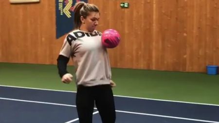 Italienii o vor pe Halep în Serie A după ce au văzut cum jonglează cu mingea de fotbal :)) "Să vezi și să nu crezi! Simona a ținut 83 de duble consecutive"