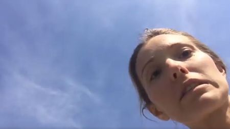 Scene inedite oferite de familia Djokovic. Au făcut un live pe facebook, au uitat camera deschisă și toată lumea a putut auzi cum "Nole" a fost certat de soția sa: "Unde-ți sunt manierele?"