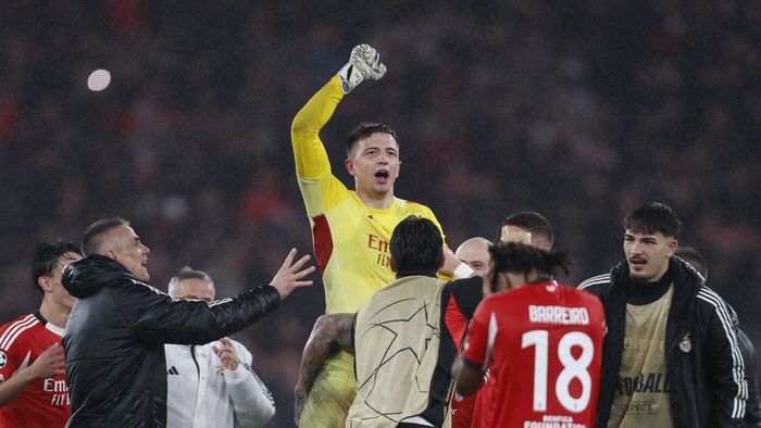 NEMAIVĂZUT! Portarul Benficăi i-a dat gol lui Real Madrid în minutul 90+7 şi a calificat-o în play-off-ul Champions League