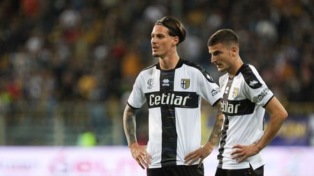 Încă un meci pe banca de rezerve pentru Dennis Man! Ce spune antrenorul Parmei despre el și Valentin Mihăilă: „Trebuie să dea mai mult!”