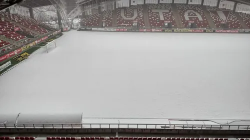 Stadionul celor de la UTA, „înghițit” de zăpadă! De ce nu s-a pornit sistemul de încălzire