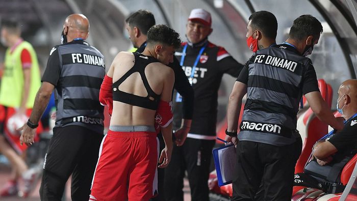 Mesajul care i-a șocat pe oamenii de la Dinamo! Probleme financiare mari: conducerea a anunțat staff-ul auxiliar și angajații că nu își vor primi salariile: „Jucătorii au prioritate acum” | EXCLUSIV